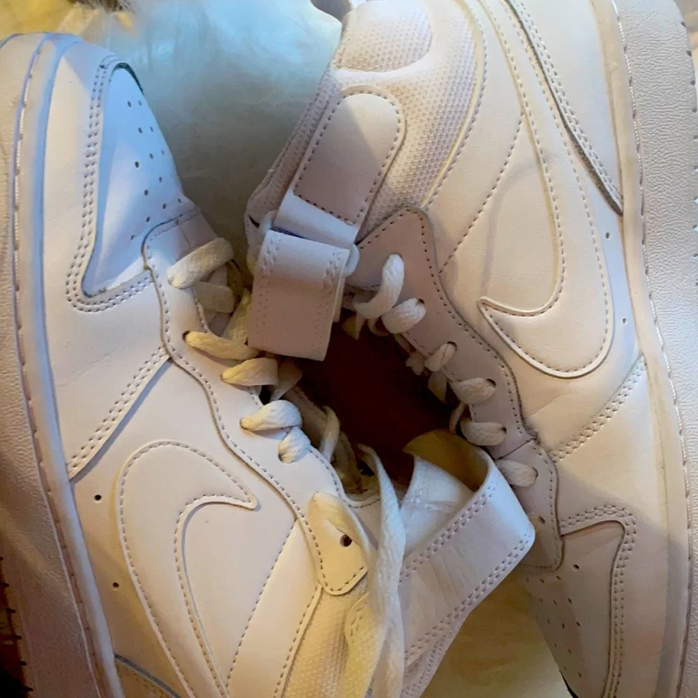 Boys nike high top airforce 1’s - Picture 1 of 7